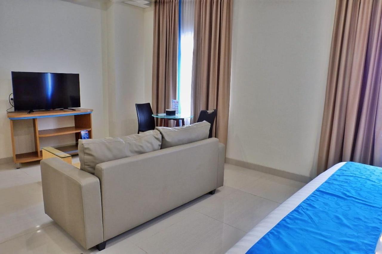 Hotel Brothers Biru Solo Baru Esterno foto