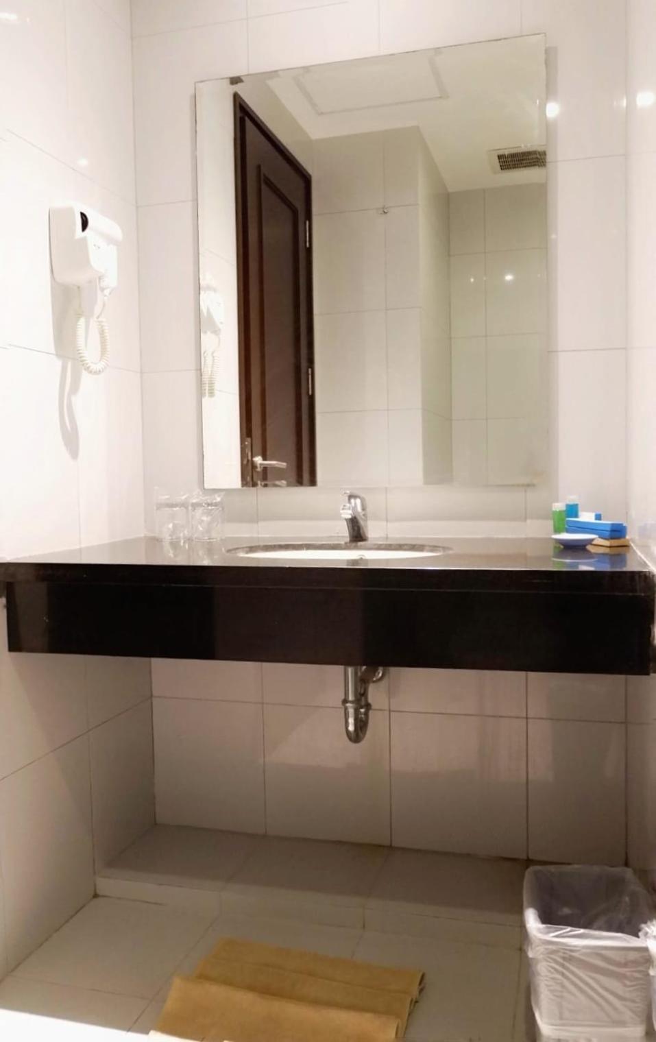 Hotel Brothers Biru Solo Baru Esterno foto