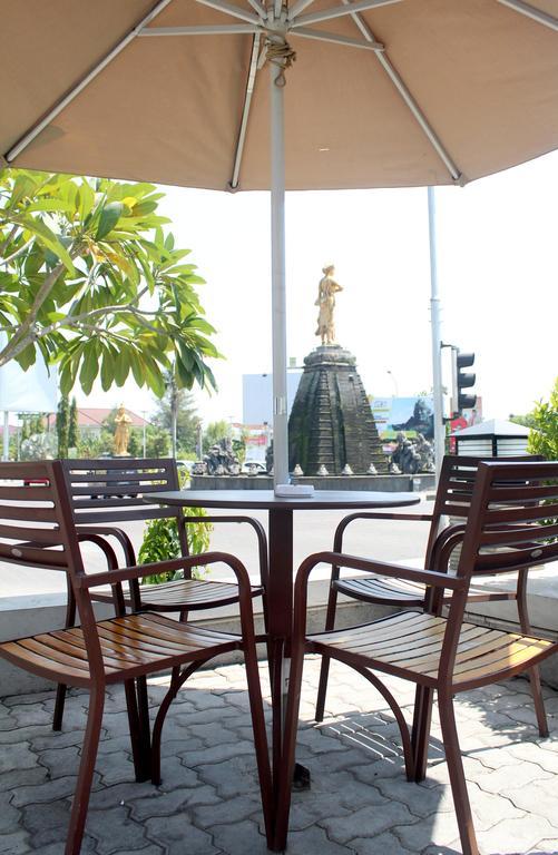 Hotel Brothers Biru Solo Baru Esterno foto