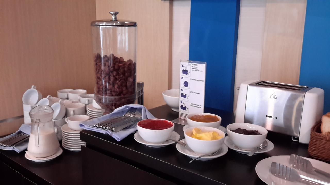 Hotel Brothers Biru Solo Baru Esterno foto