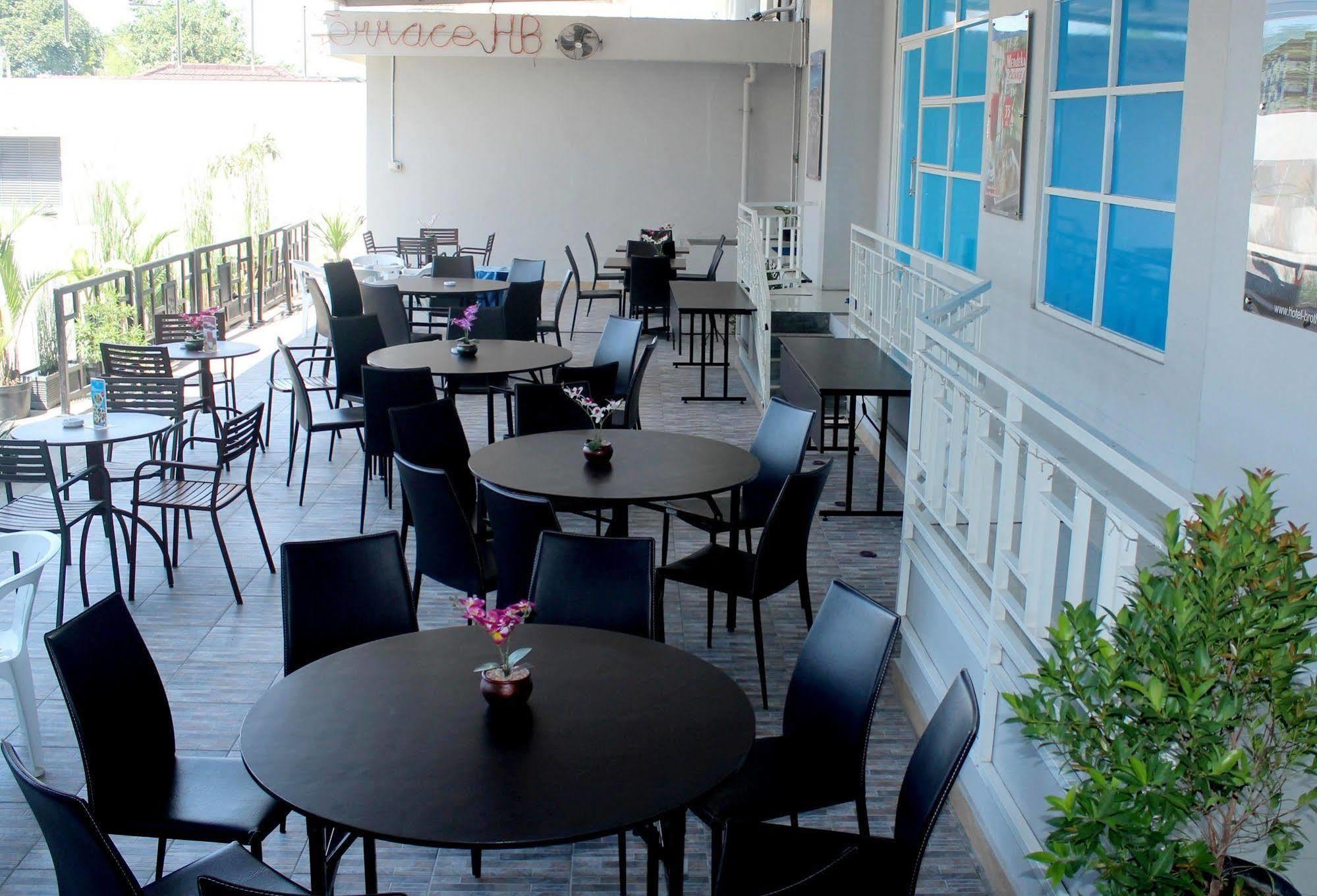 Hotel Brothers Biru Solo Baru Esterno foto