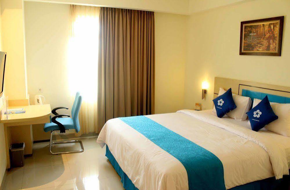Hotel Brothers Biru Solo Baru Esterno foto