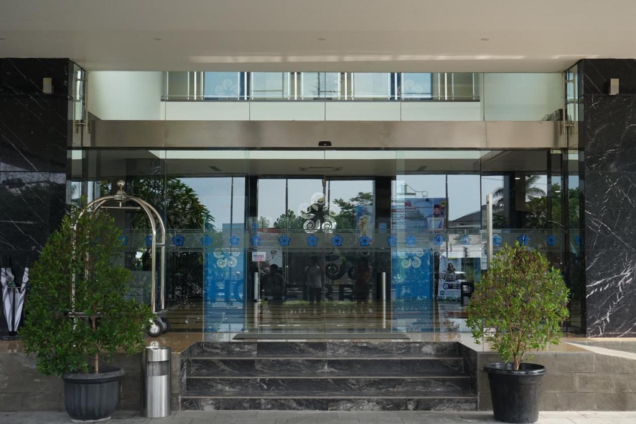 Hotel Brothers Biru Solo Baru Esterno foto